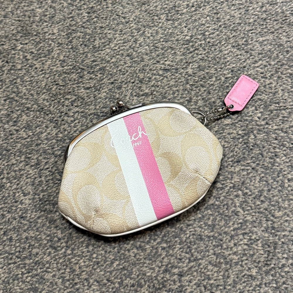 Vintage cream and pink Kiss lock Coach super cute coin purse